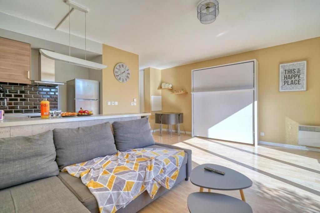 Charmant Studio Avec Terrasse Et Parking Corbeil-Essonnes Buitenkant foto